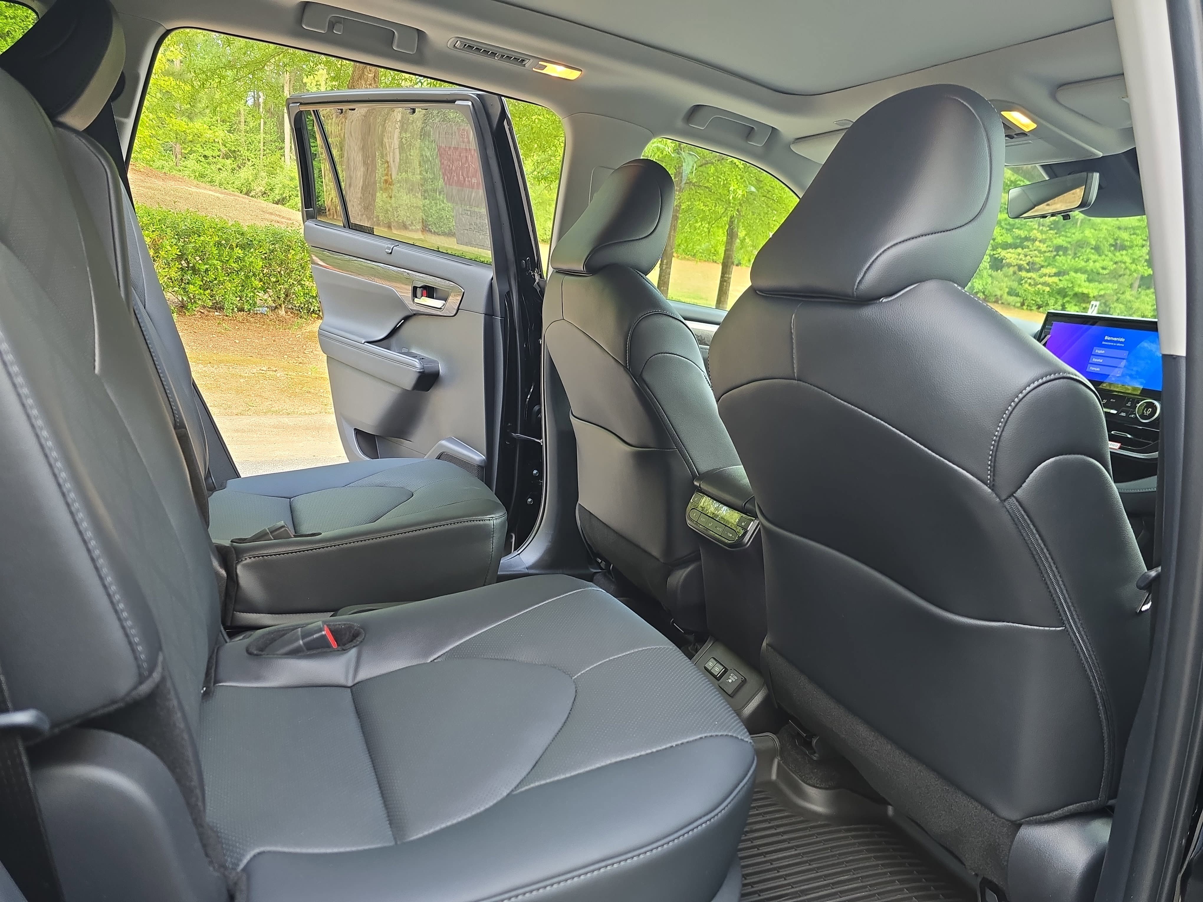 New 2026 Toyota Highlander Platinum AWD/4WD image 11