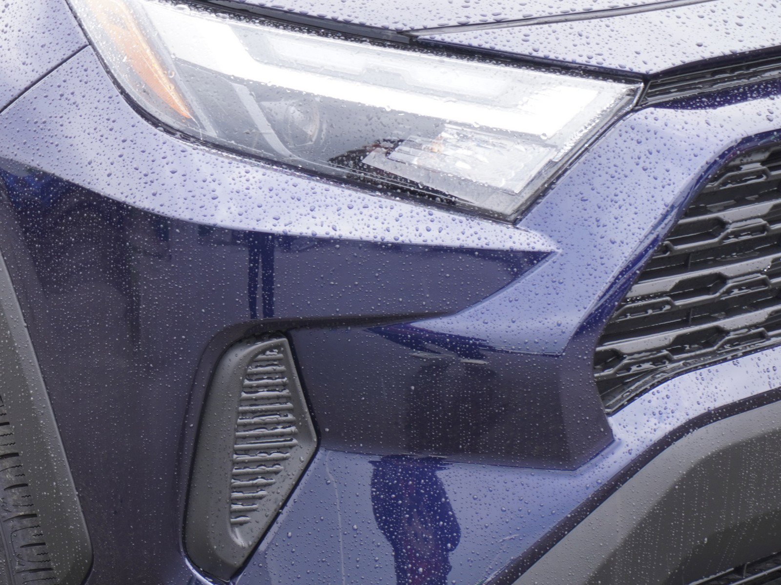Used 2025 Toyota RAV4 XLE FWD image 3