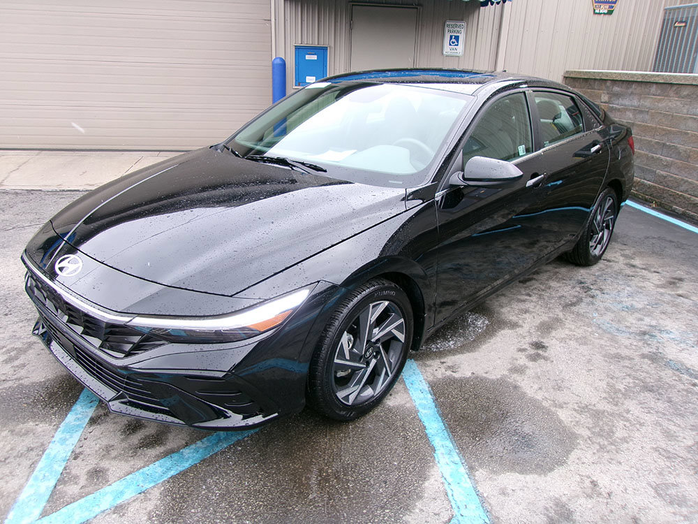 Used 2024 Hyundai Elantra SEL w/ Convenience Package