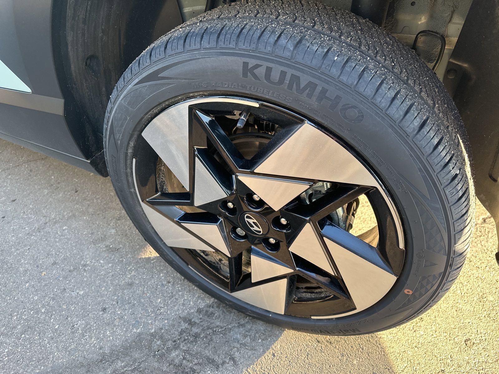 Used 2025 Hyundai Kona Limited image 5