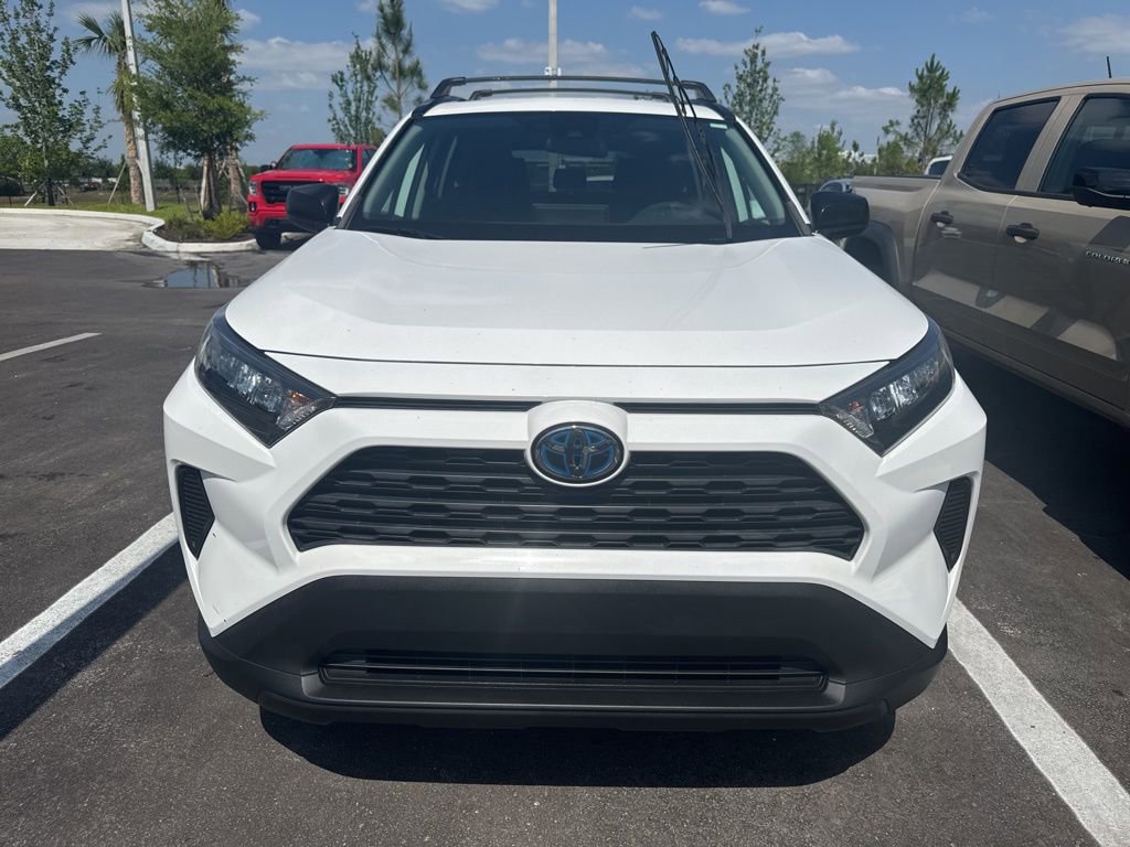 Used 2021 Toyota RAV4 LE image 2