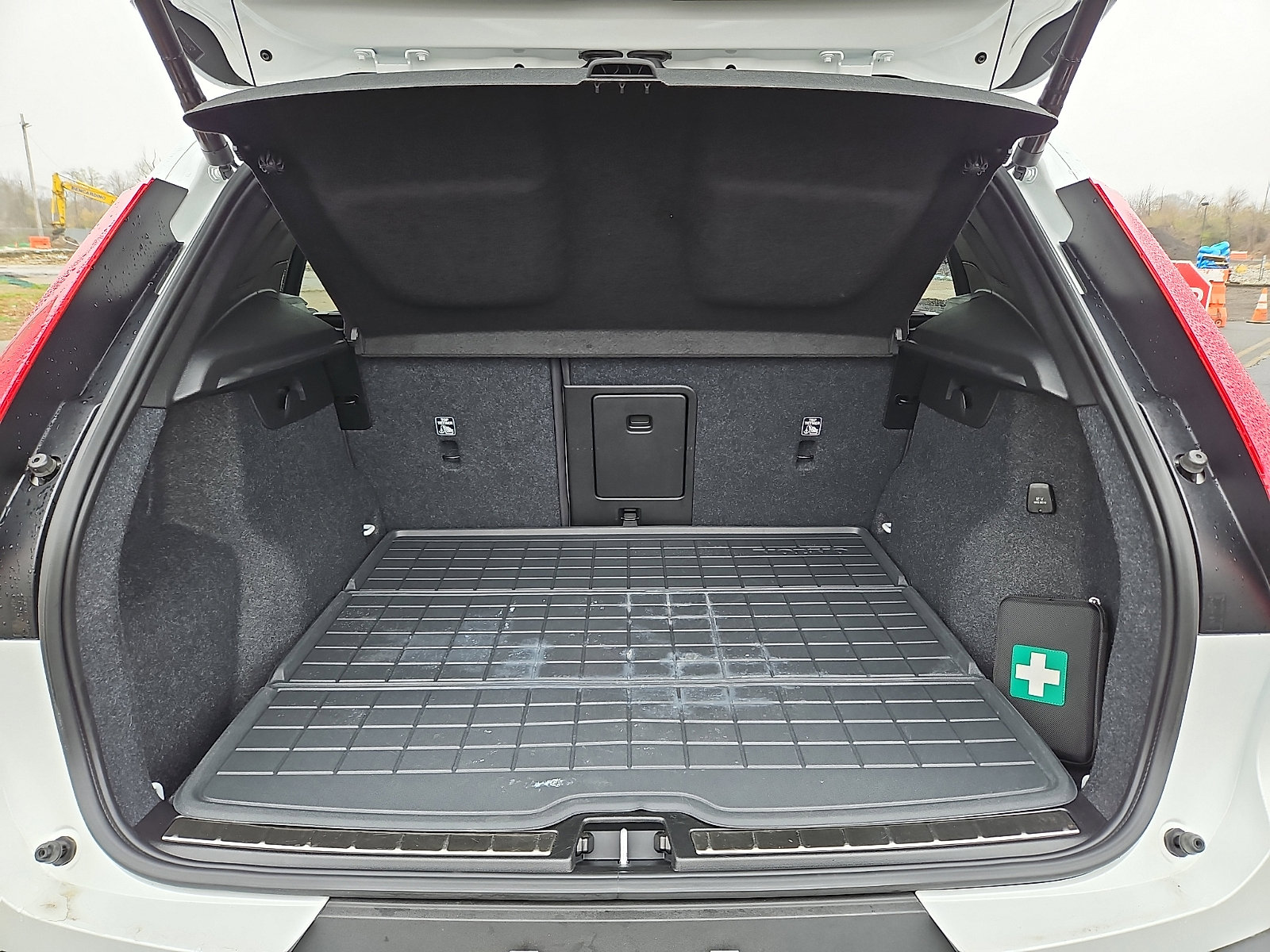 Certified 2023 Volvo XC40 B5 Ultimate w/ Protection Package Premier image 29