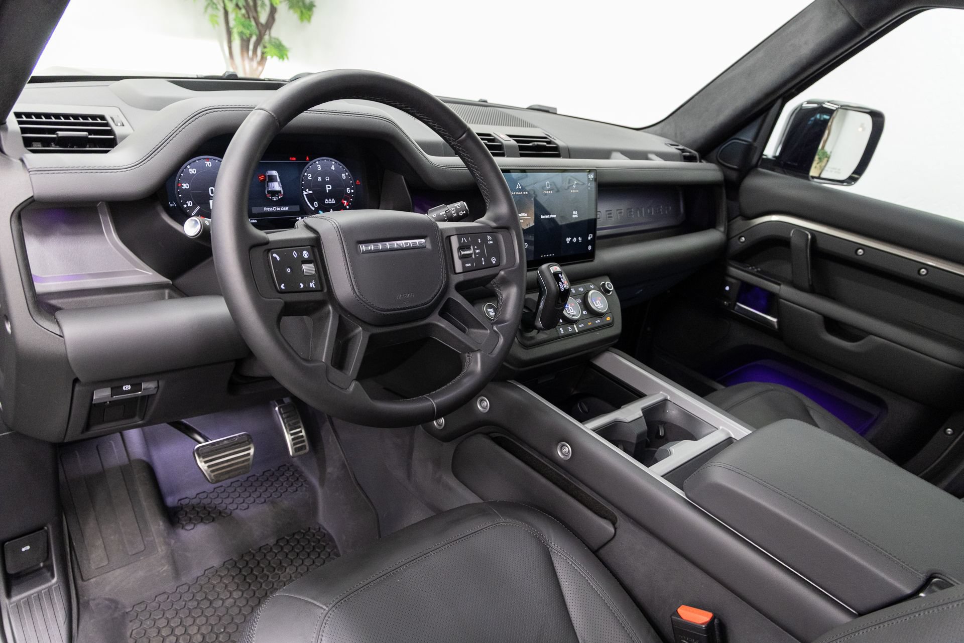 Used 2025 Land Rover Defender 110 X AWD/4WD image 6