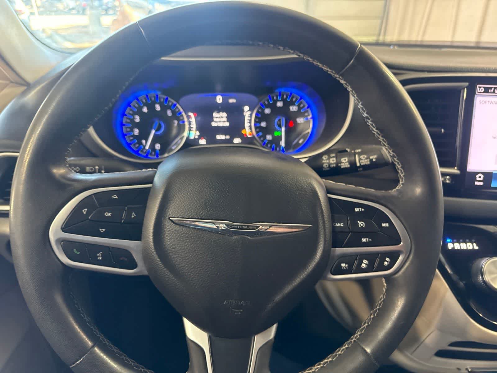 Used 2022 Chrysler Pacifica Touring-L FWD image 23