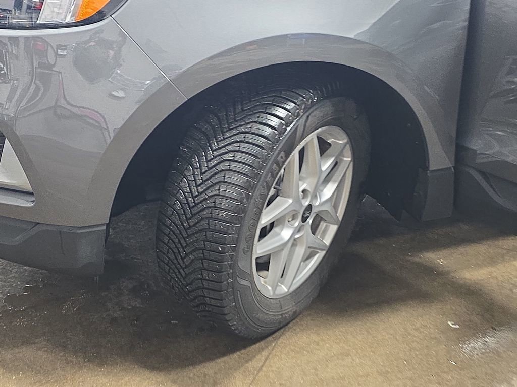 Used 2024 Ford Edge SEL image 29