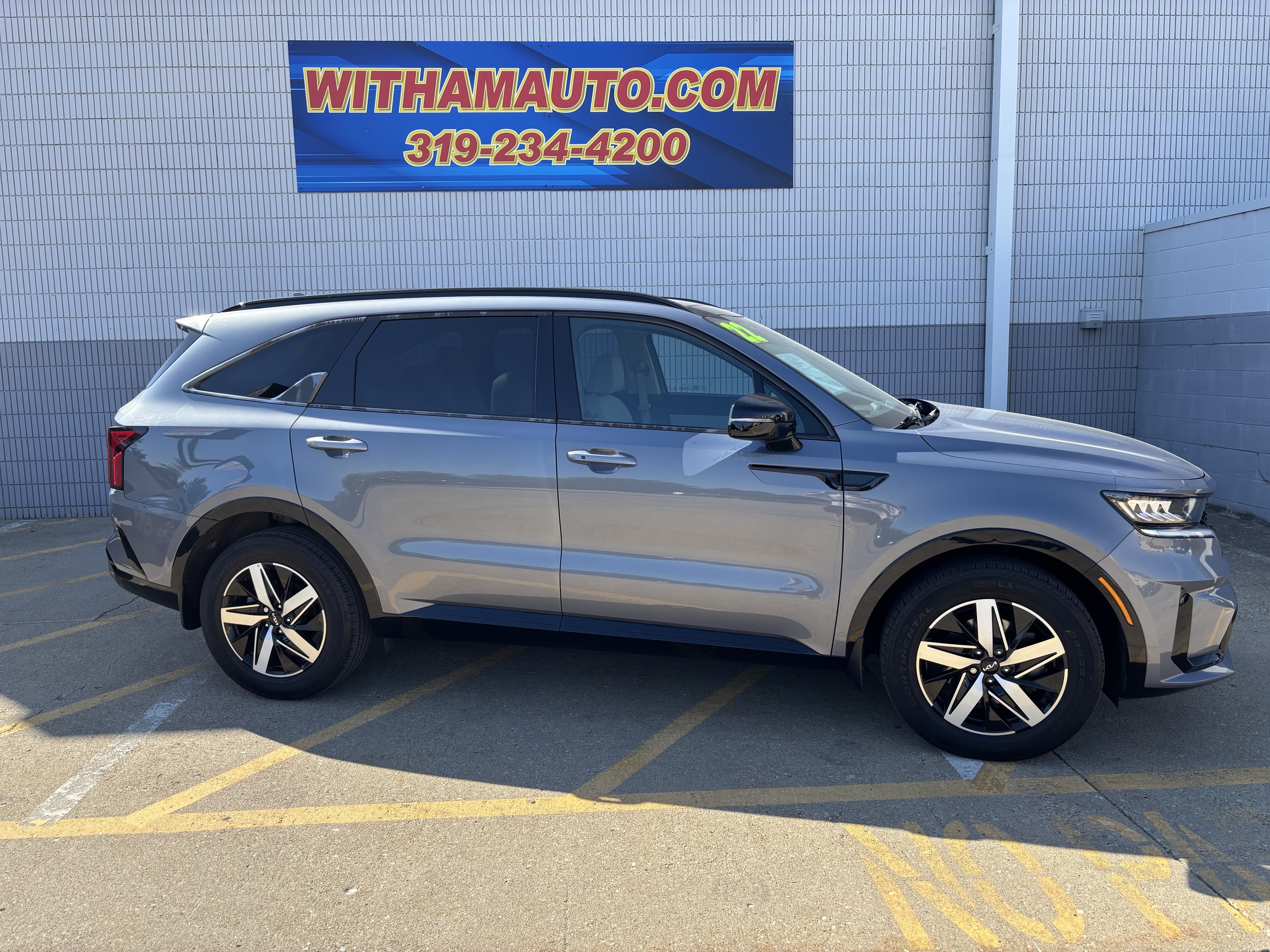 Used 2022 Kia Sorento S w/ Panoramic Sunroof Package FWD image 2