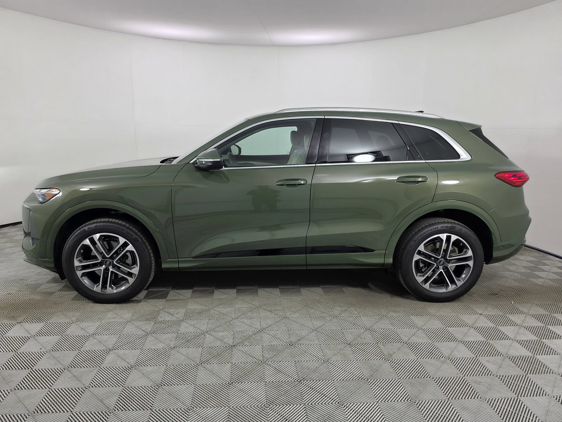 Certified 2025 Audi Q5 Premium w/ Convenience Package AWD/4WD image 4