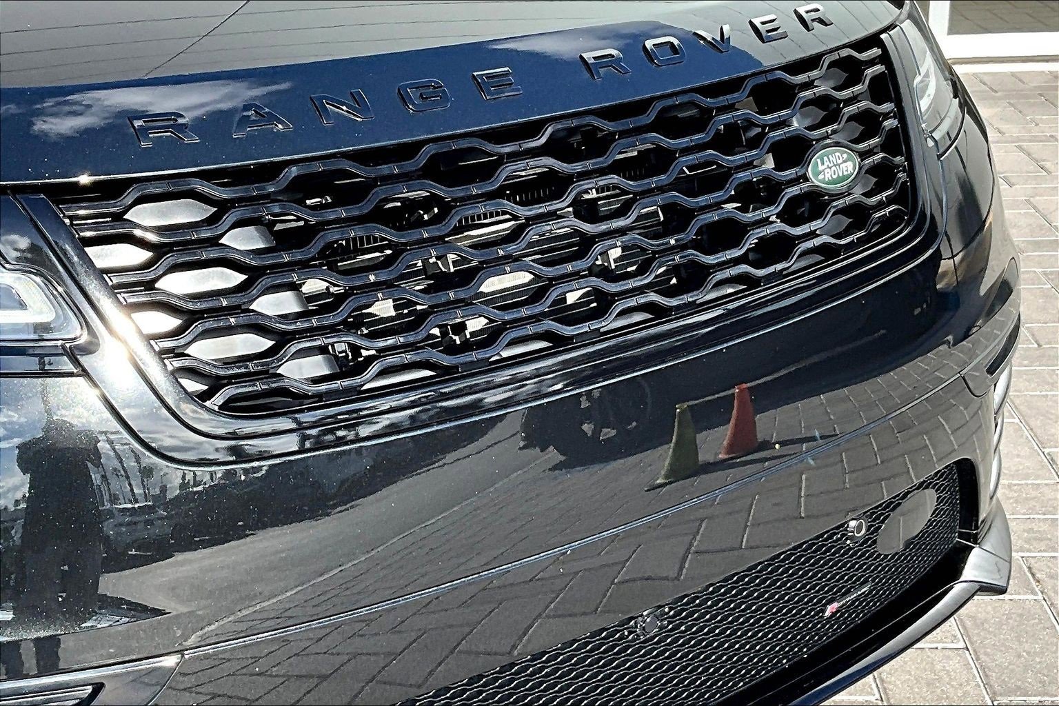 Used 2023 Land Rover Range Rover Velar R-Dynamic S image 30