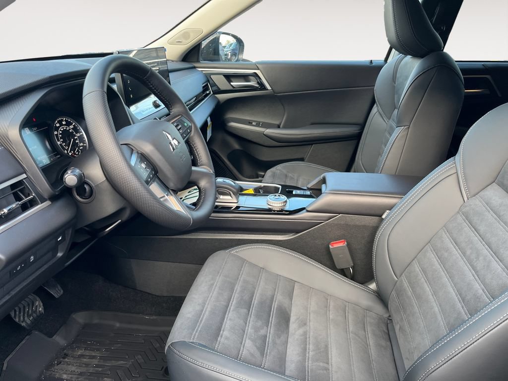 New 2026 Mitsubishi Outlander AWD image 9