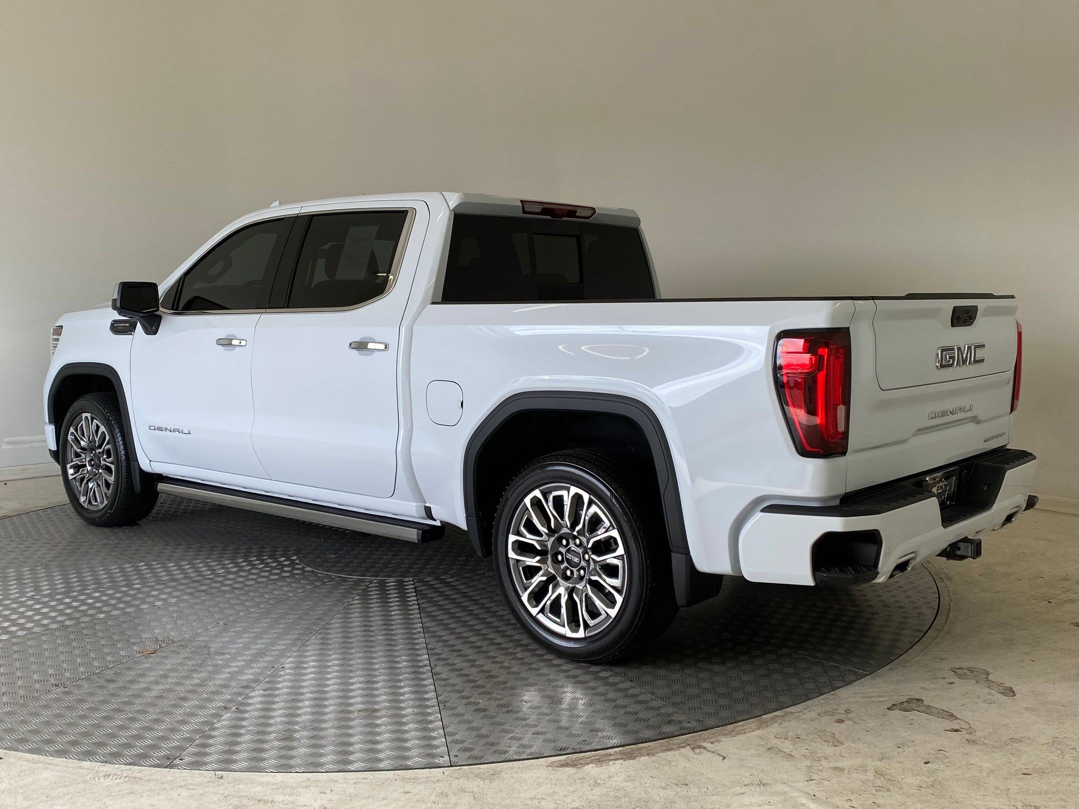 Used 2026 GMC Sierra 1500 Denali Ultimate image 3
