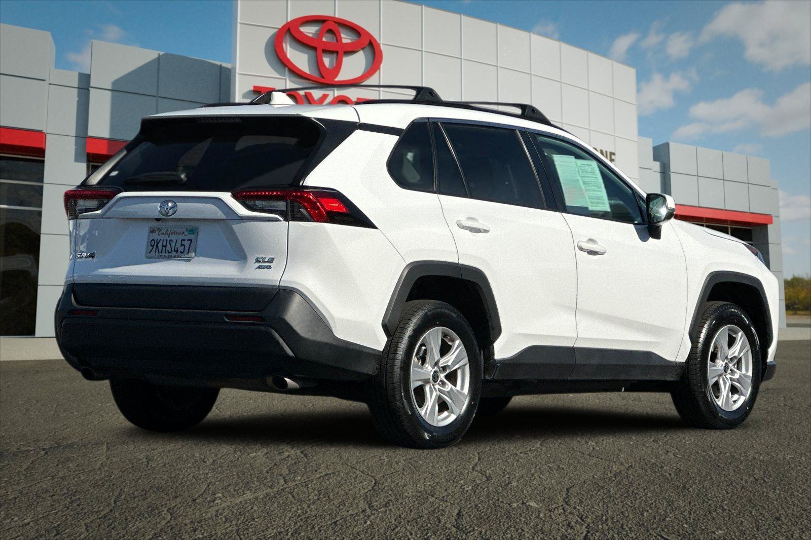 Certified 2021 Toyota RAV4 XLE w/ XLE Grade Weather Package AWD/4WD image 3