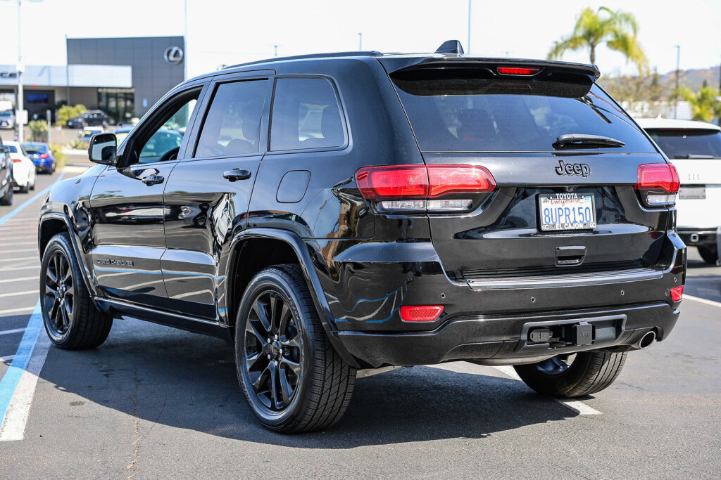 Used 2020 Jeep Grand Cherokee Altitude image 22