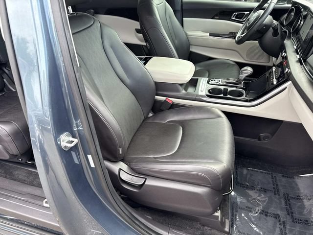 Used 2024 Kia Carnival EX FWD image 9