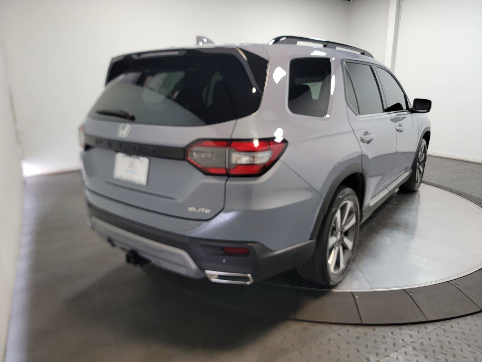 Used 2023 Honda Pilot Elite image 12