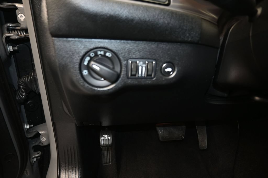 Used 2023 Dodge Challenger SXT RWD image 13