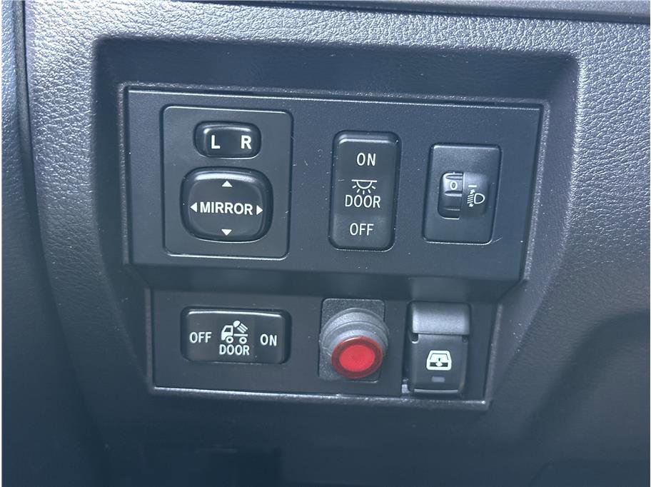 Used 2015 Toyota Tundra SR5 w/ SR5 Upgrade Package image 27