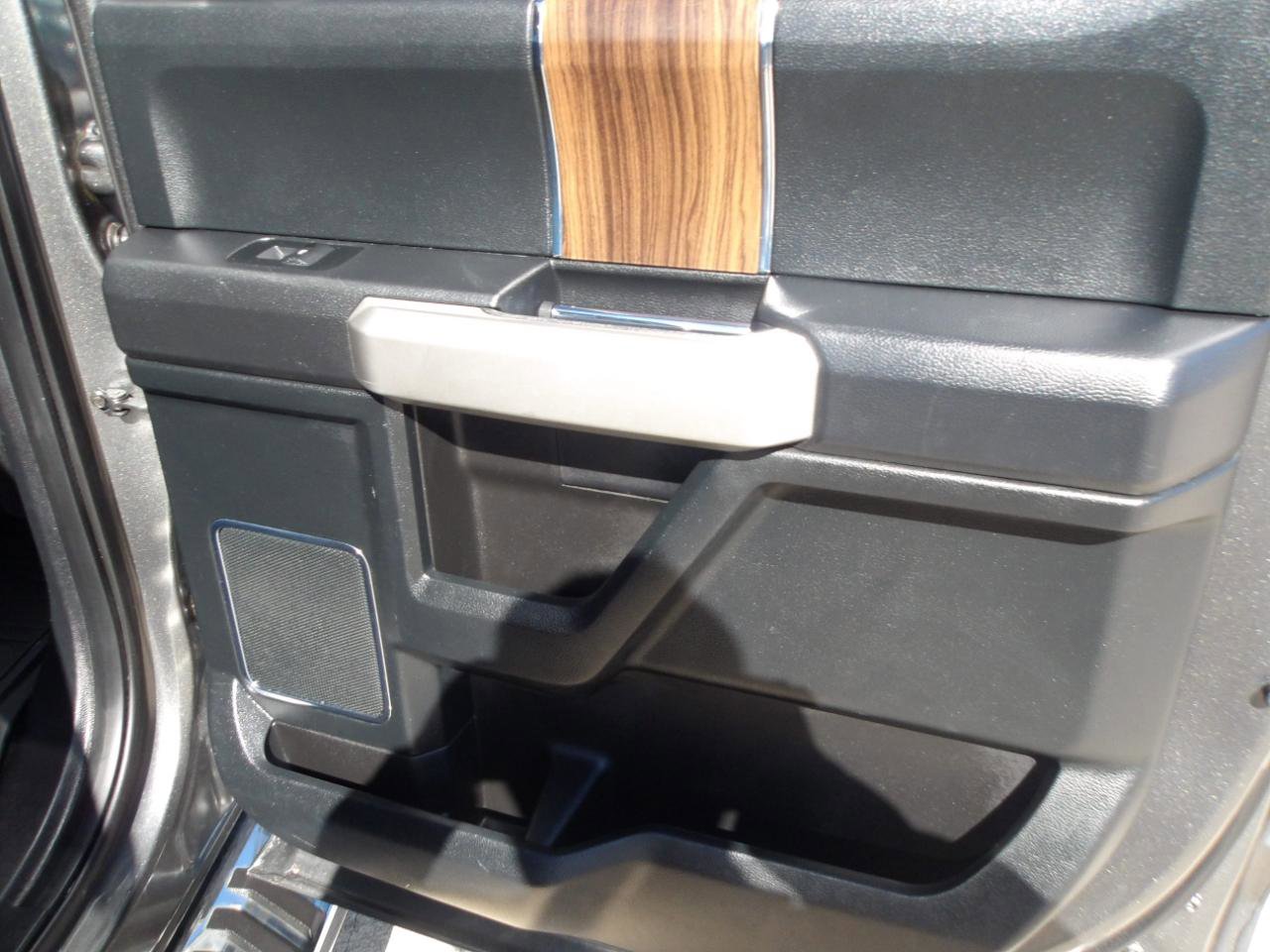 Used 2016 Ford F150 Lariat AWD/4WD image 7