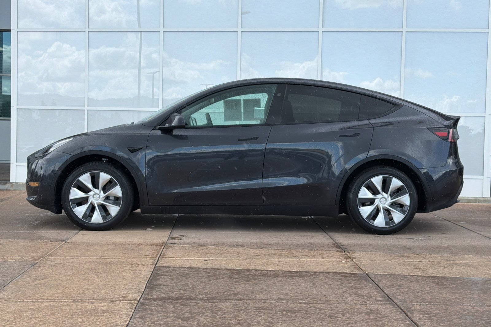 Used 2024 Tesla Model Y Long Range AWD/4WD image 7
