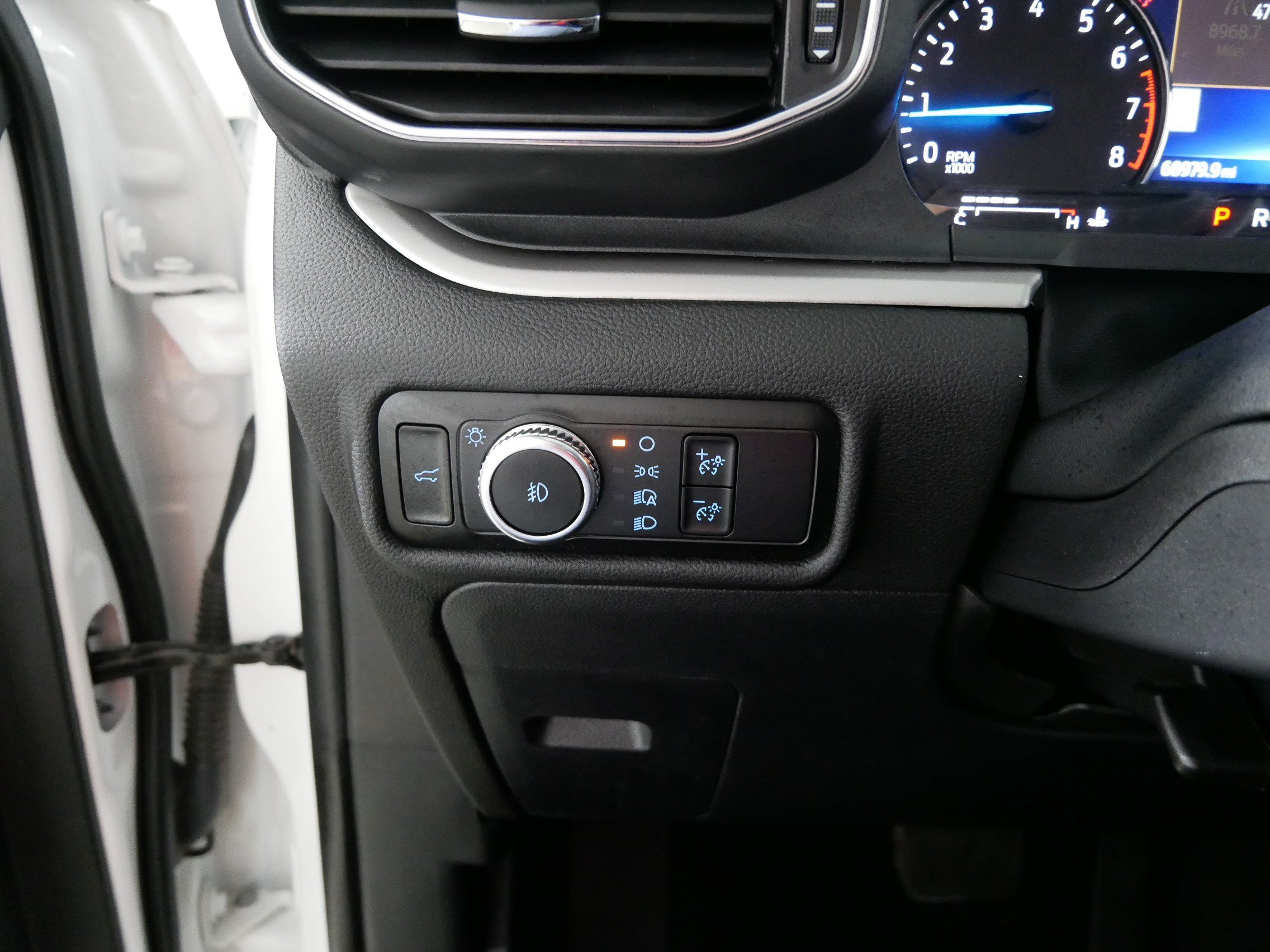 Used 2023 Ford Explorer XLT AWD/4WD image 26