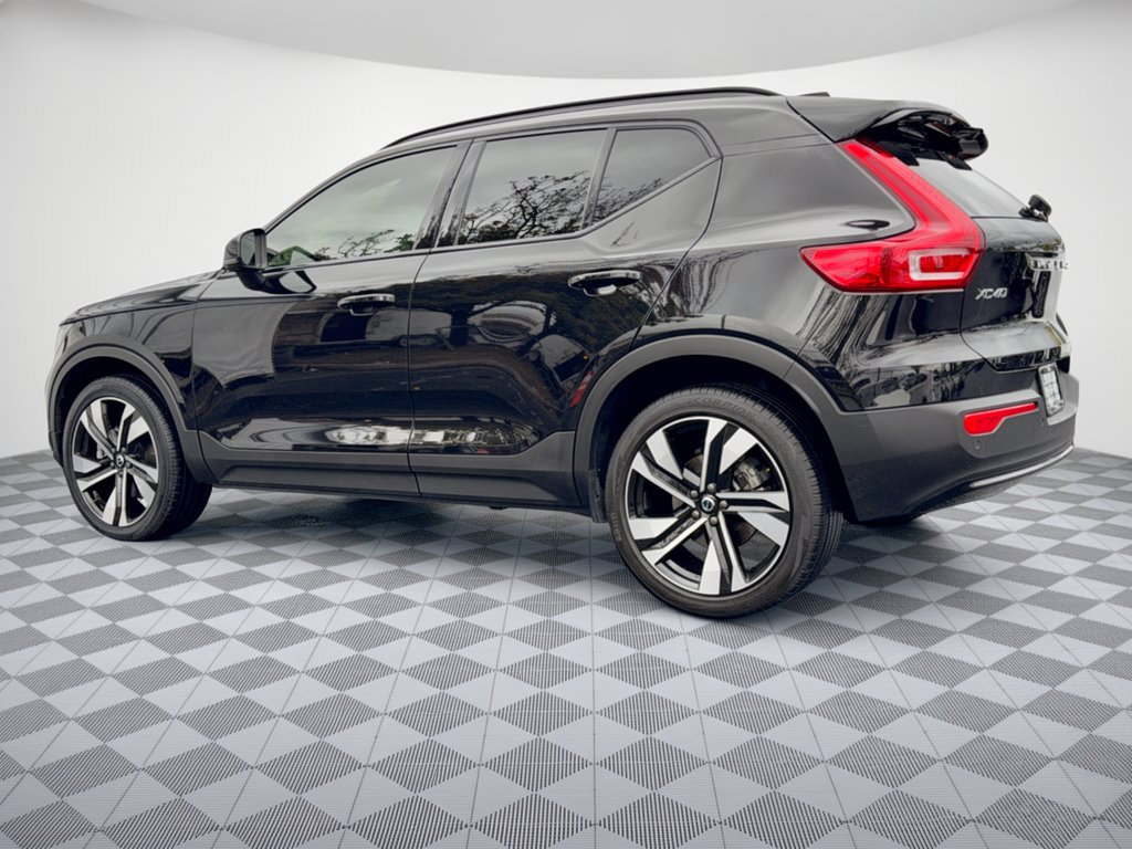 Used 2024 Volvo XC40 B5 Plus w/ Protection Package Premier AWD/4WD image 3