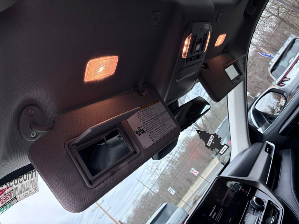 Used 2023 Toyota Highlander XLE AWD/4WD image 42