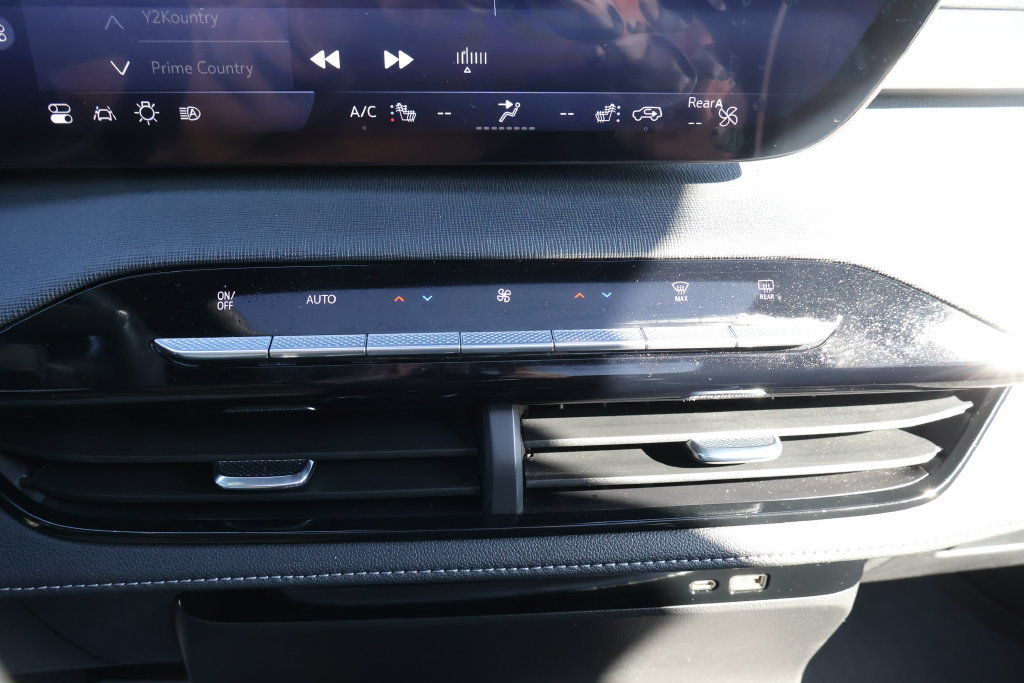 Used 2025 Buick Enclave Sport Touring w/ Power Package FWD image 24
