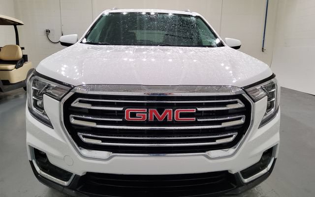 Used 2024 GMC Terrain SLT AWD/4WD image 3