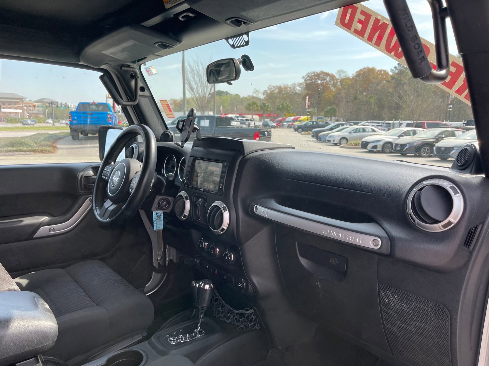 Used 2012 Jeep Wrangler Unlimited Sahara w/ Connectivity Group image 27