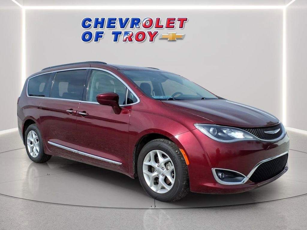 Used 2017 Chrysler Pacifica Touring-L w/ Tire & Wheel Group FWD image 1