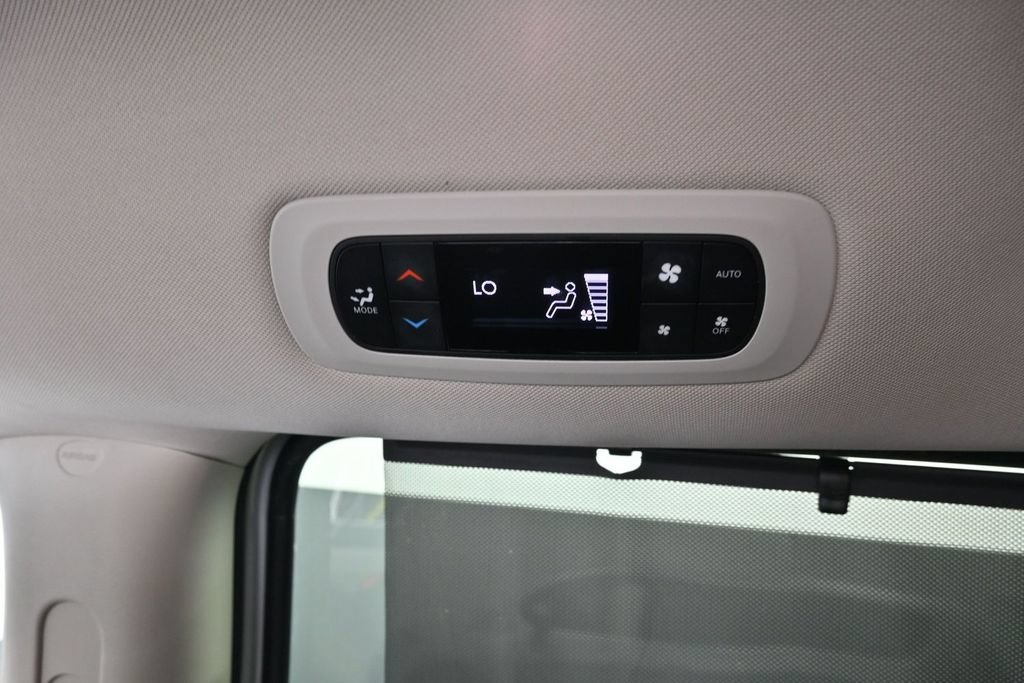 Used 2023 Chrysler Pacifica Touring-L FWD image 16