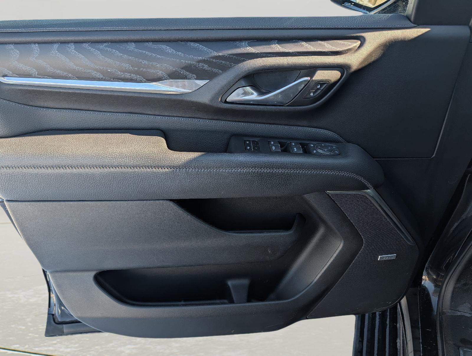 Used 2023 GMC Yukon XL Denali w/ Advanced Technology Package image 9