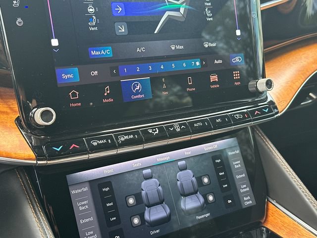 Used 2022 Jeep Grand Wagoneer Series III w/ Rear Seat Video Group 1 AWD/4WD image 30