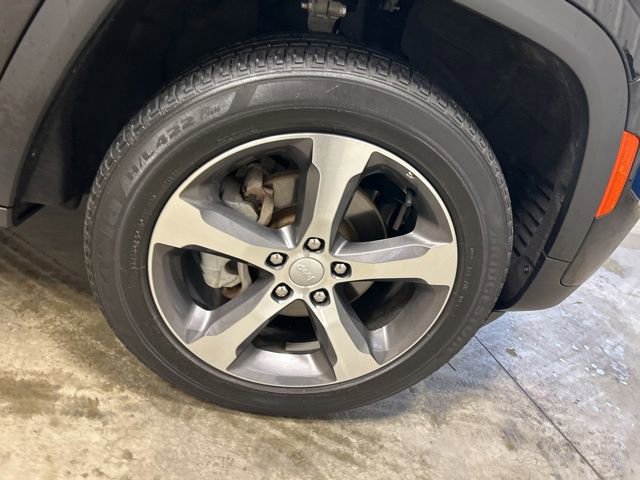 Used 2023 Jeep Grand Cherokee Limited image 4