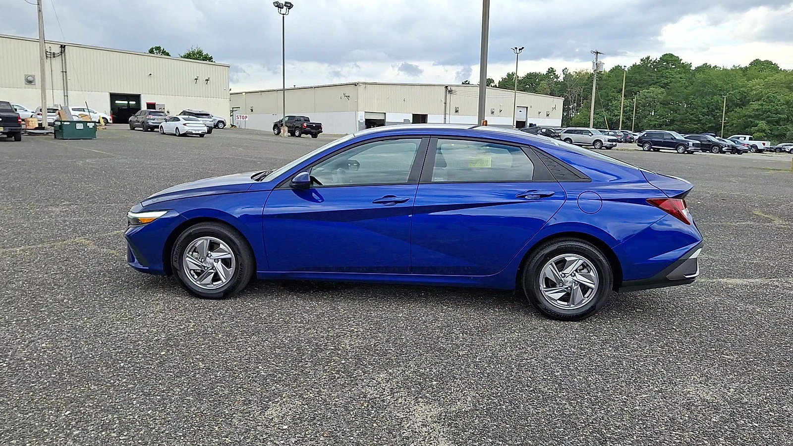 Certified 2025 Hyundai Elantra SE FWD image 5