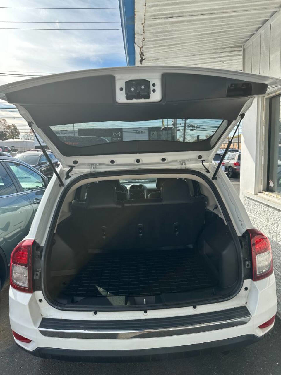 Used 2015 Jeep Compass High Altitude image 9