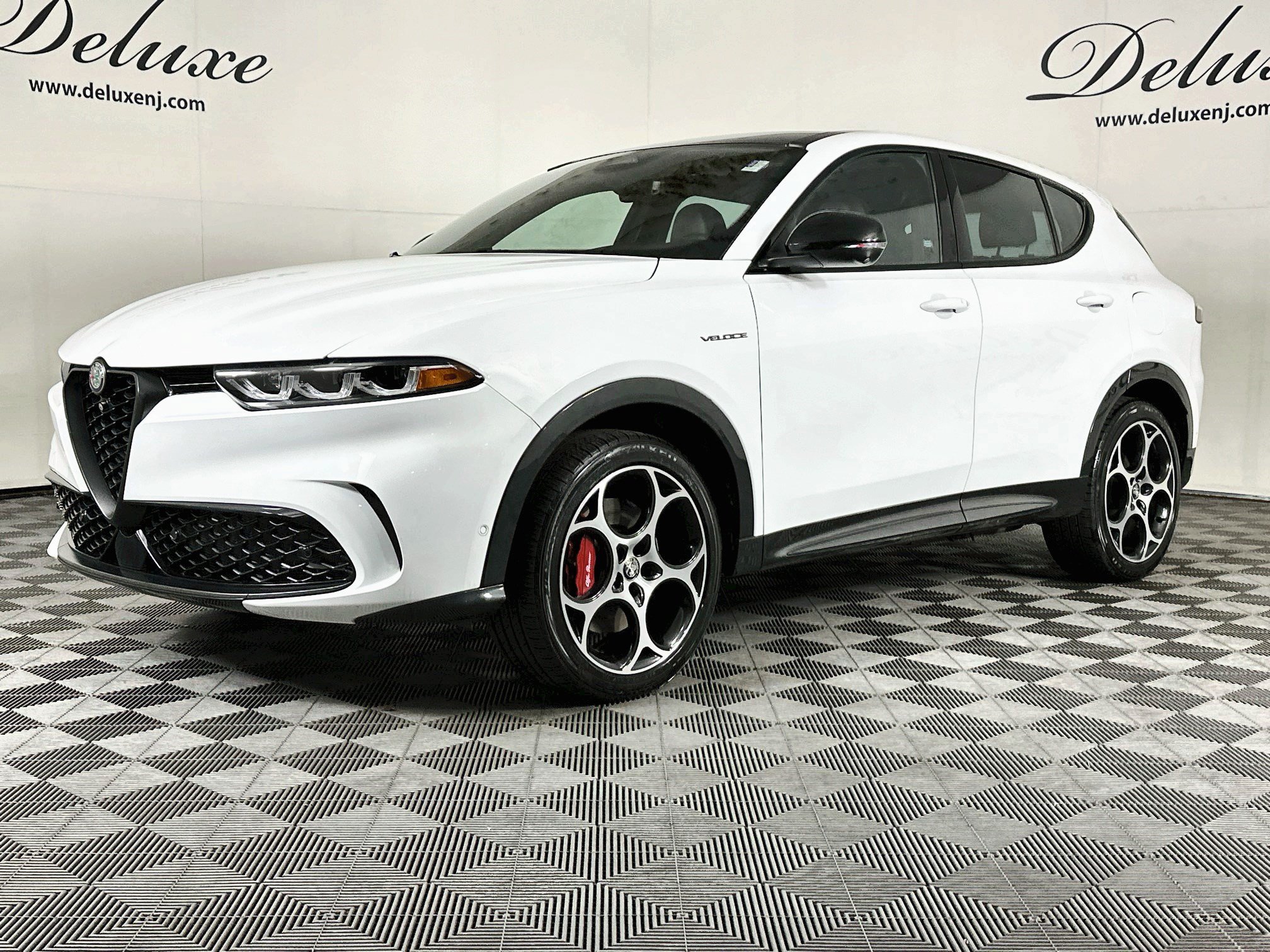 Used 2024 Alfa Romeo Tonale Veloce w/ Active Assist Package AWD/4WD image 3