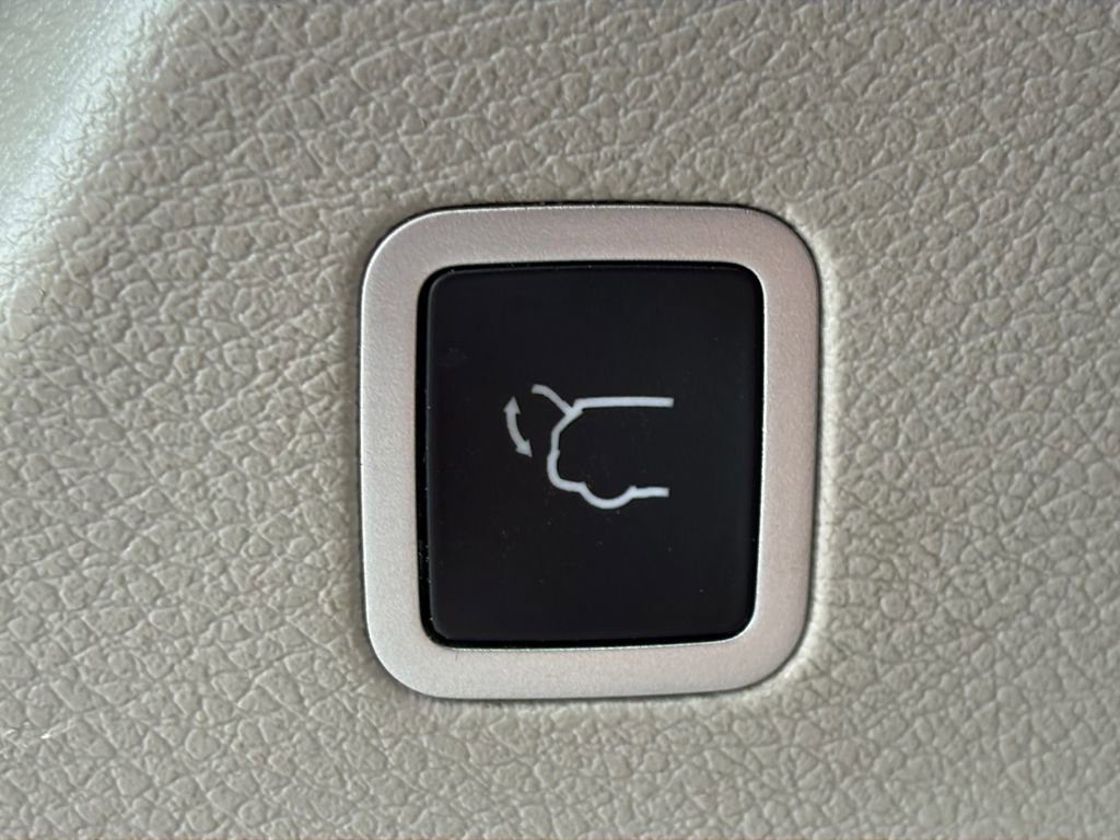 Used 2024 Chrysler Pacifica Select image 10
