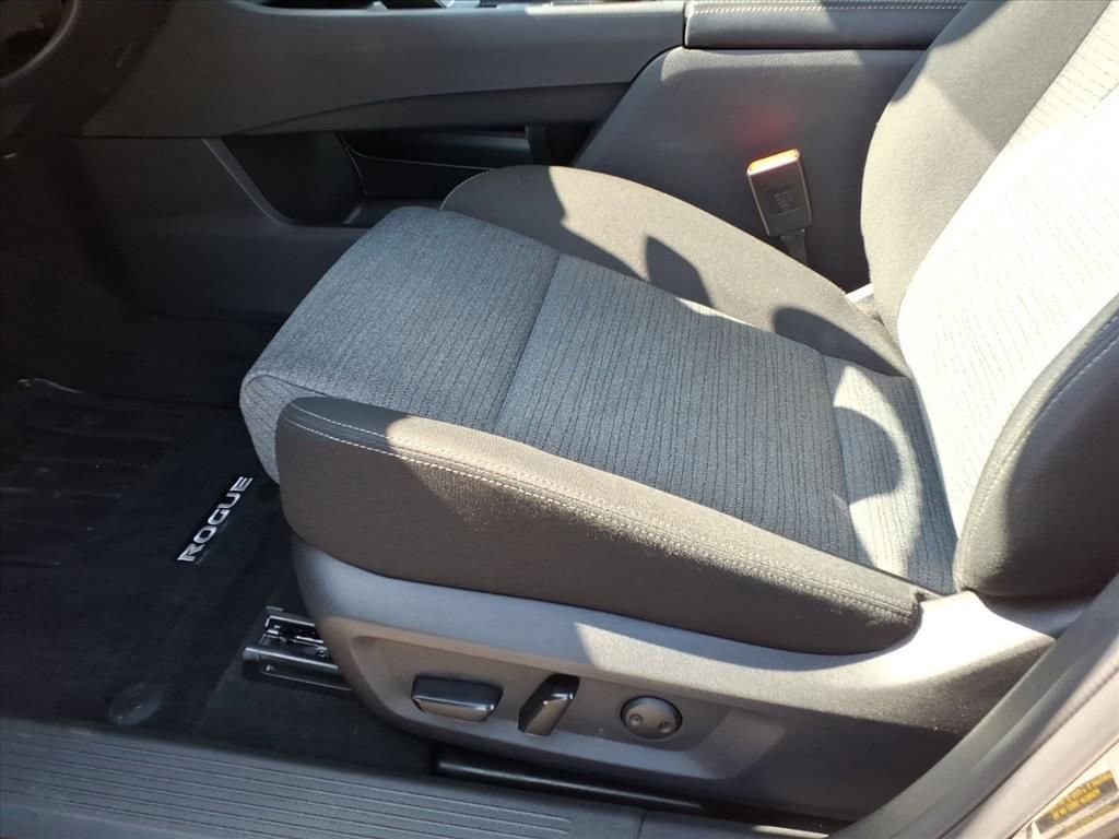 Used 2023 Nissan Rogue SV AWD/4WD image 15