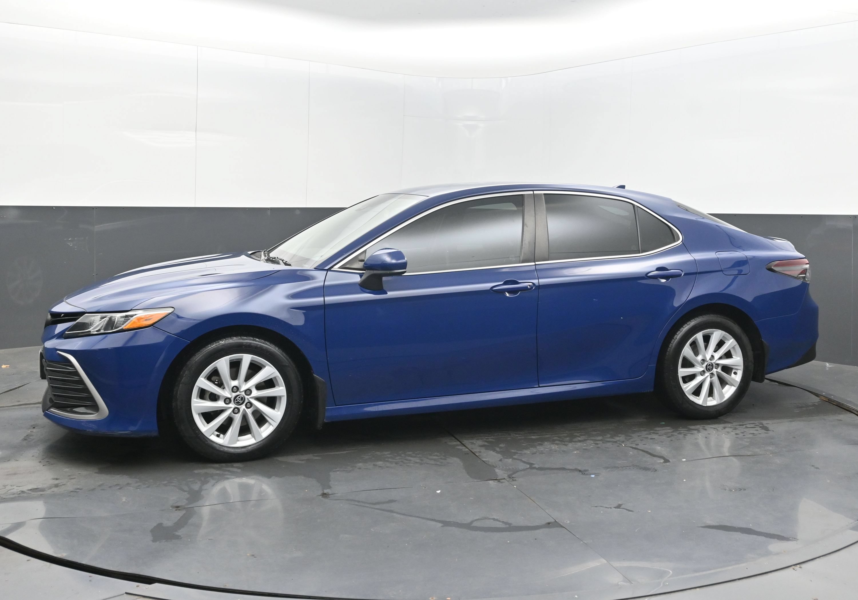 Used 2023 Toyota Camry LE FWD image 5