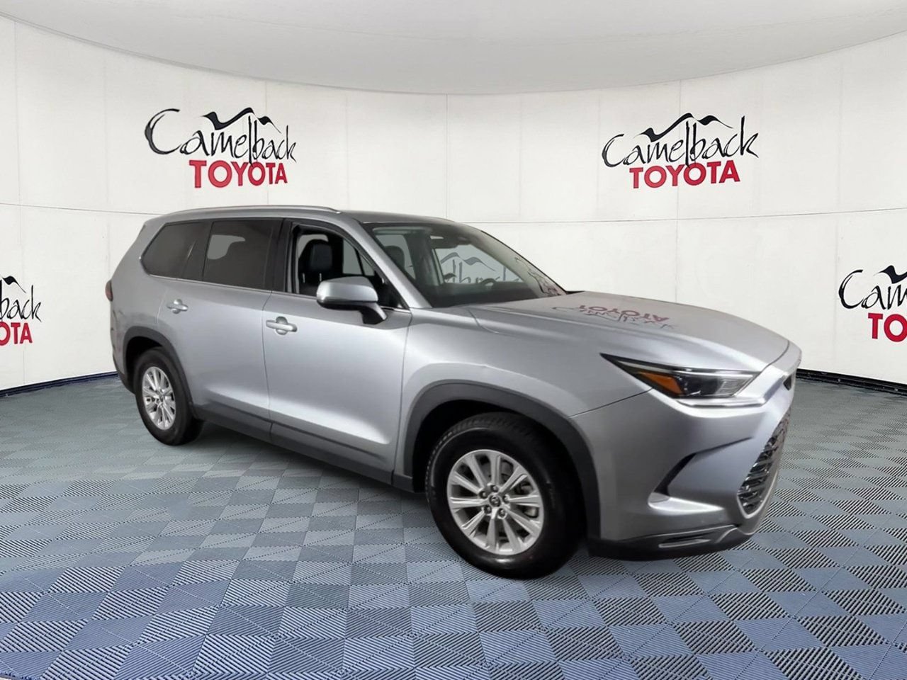Used 2025 Toyota Grand Highlander AWD image 2