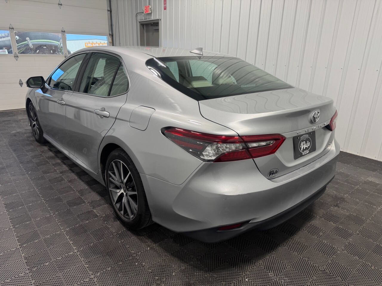 Used 2022 Toyota Camry XLE image 4
