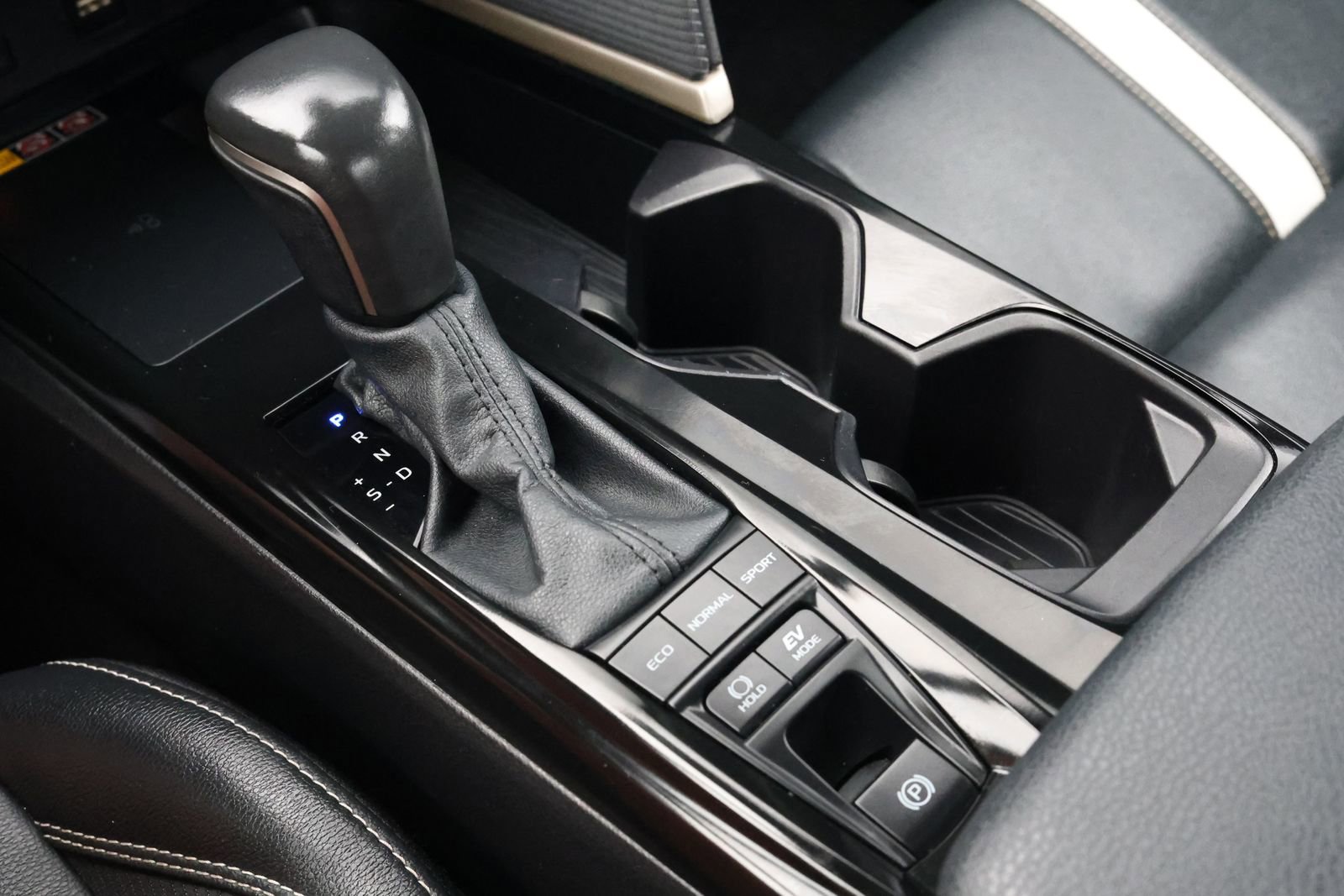 Used 2025 Toyota Camry SE FWD image 22