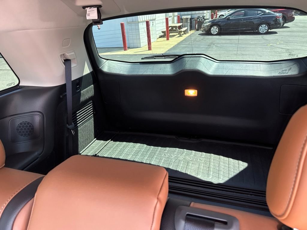 Certified 2025 Nissan Pathfinder Platinum w/ Black Appearance Package AWD/4WD image 17