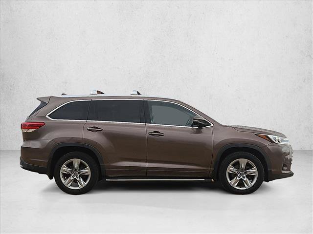 Used 2017 Toyota Highlander Limited FWD image 4