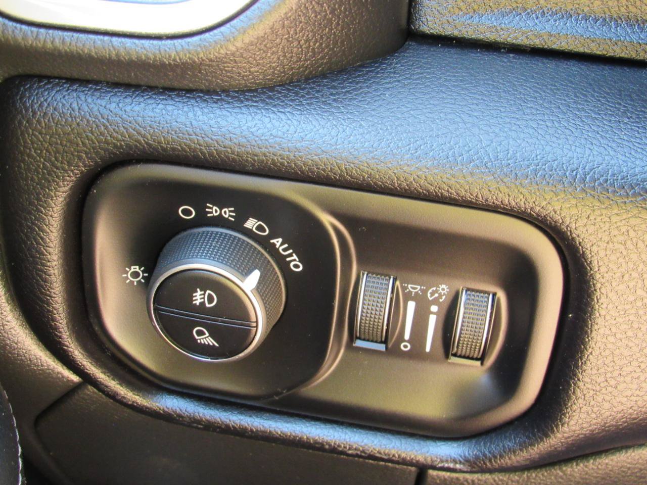 Used 2024 RAM 2500 Laramie w/ Safety Group AWD/4WD image 19
