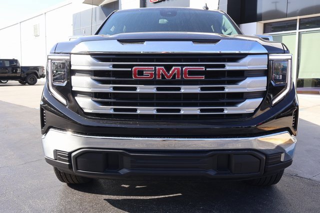 New 2025 GMC Sierra 1500 SLE w/ Preferred Package image 2