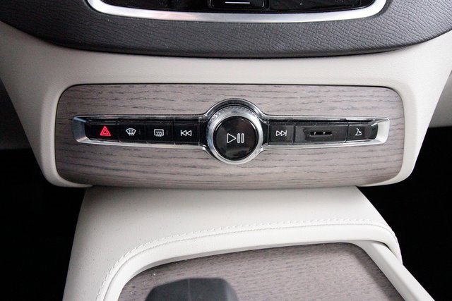 Certified 2024 Volvo XC90 B6 Plus image 13