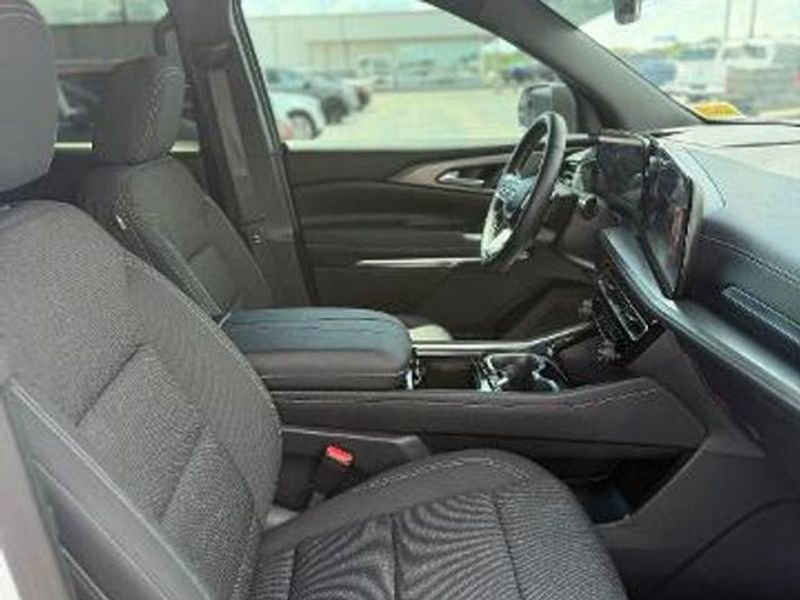 Used 2024 Chevrolet Traverse LS image 55