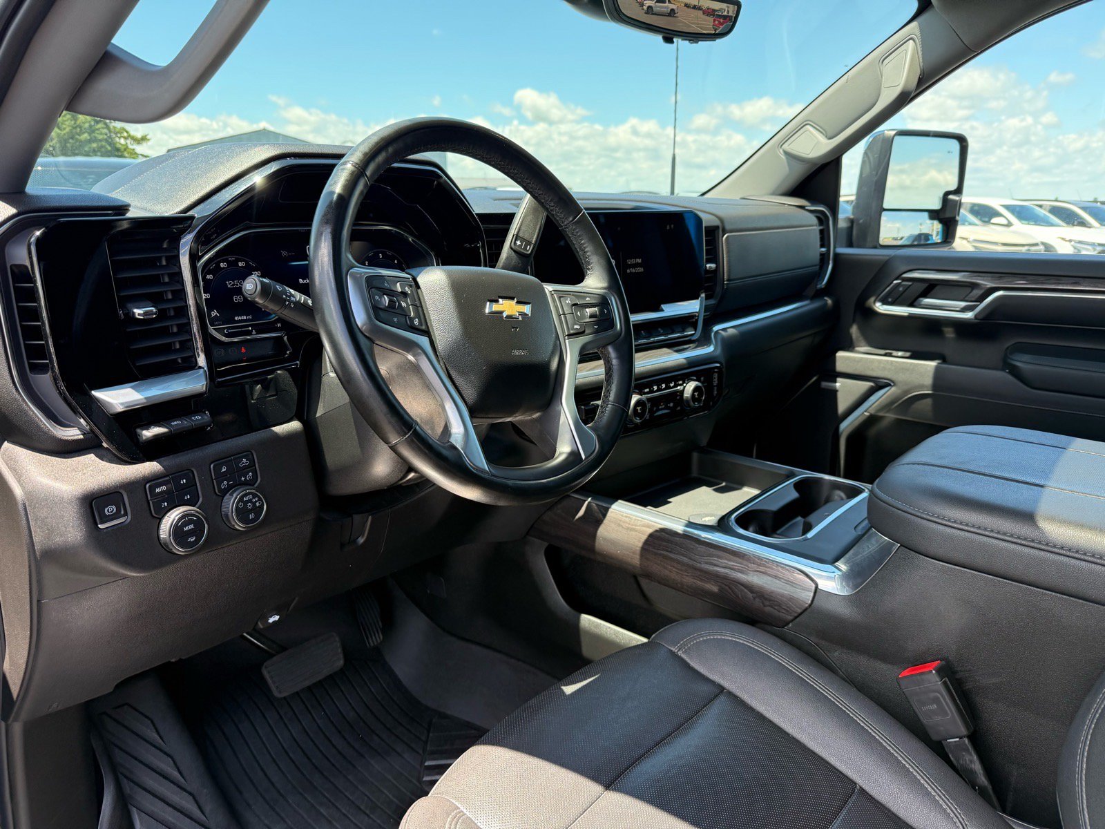 Used 2024 Chevrolet Silverado 3500 LTZ w/ LTZ Plus Package AWD/4WD image 17