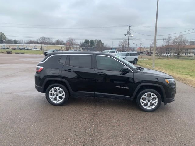 Used 2025 Jeep Compass Sport image 8